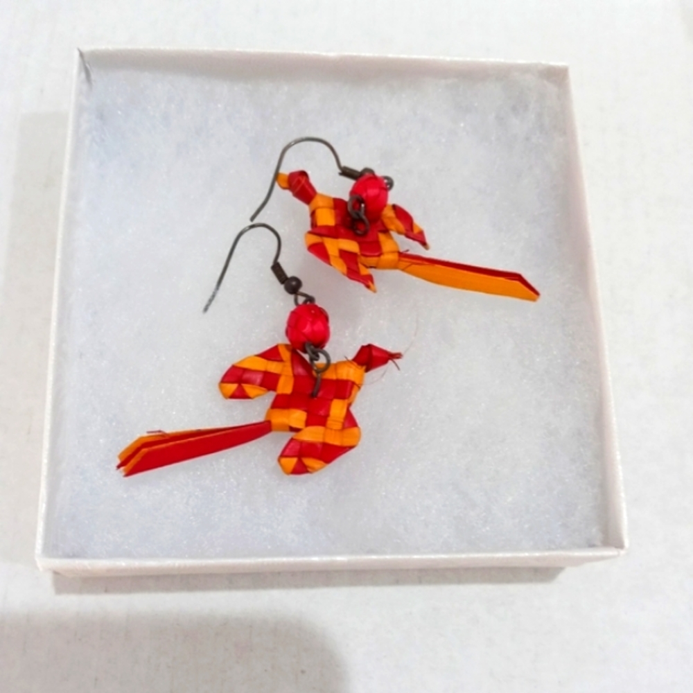 Vintage artisan earrings.  Made in Venezuela.  Never used.  Handcrafted.